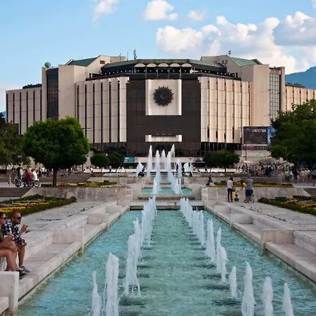 Top Central Heart Of *